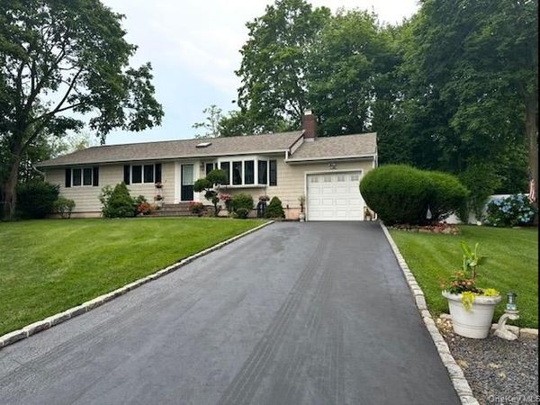 19 Hallock Court, Miller Place, NY 11764