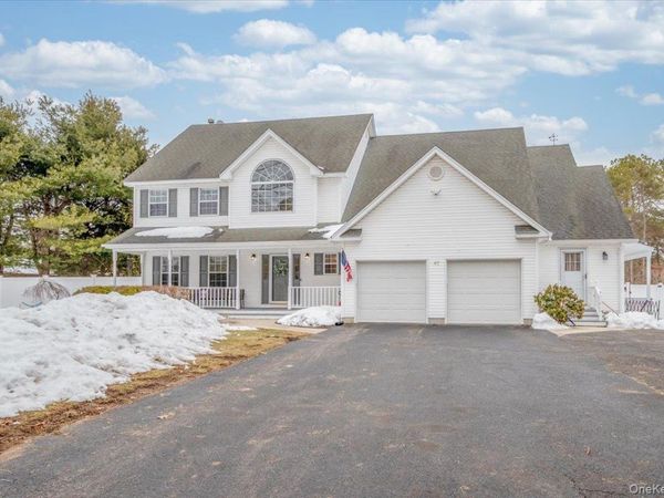 47 Cobblestone Drive , Shoreham, NY 11786