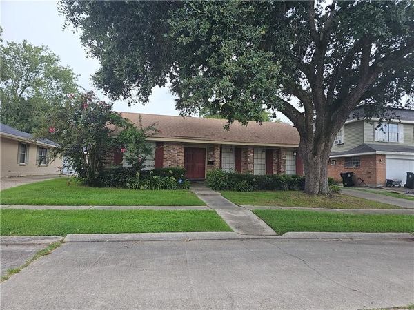 3827 MIMOSA Drive, New Orleans, LA 70131