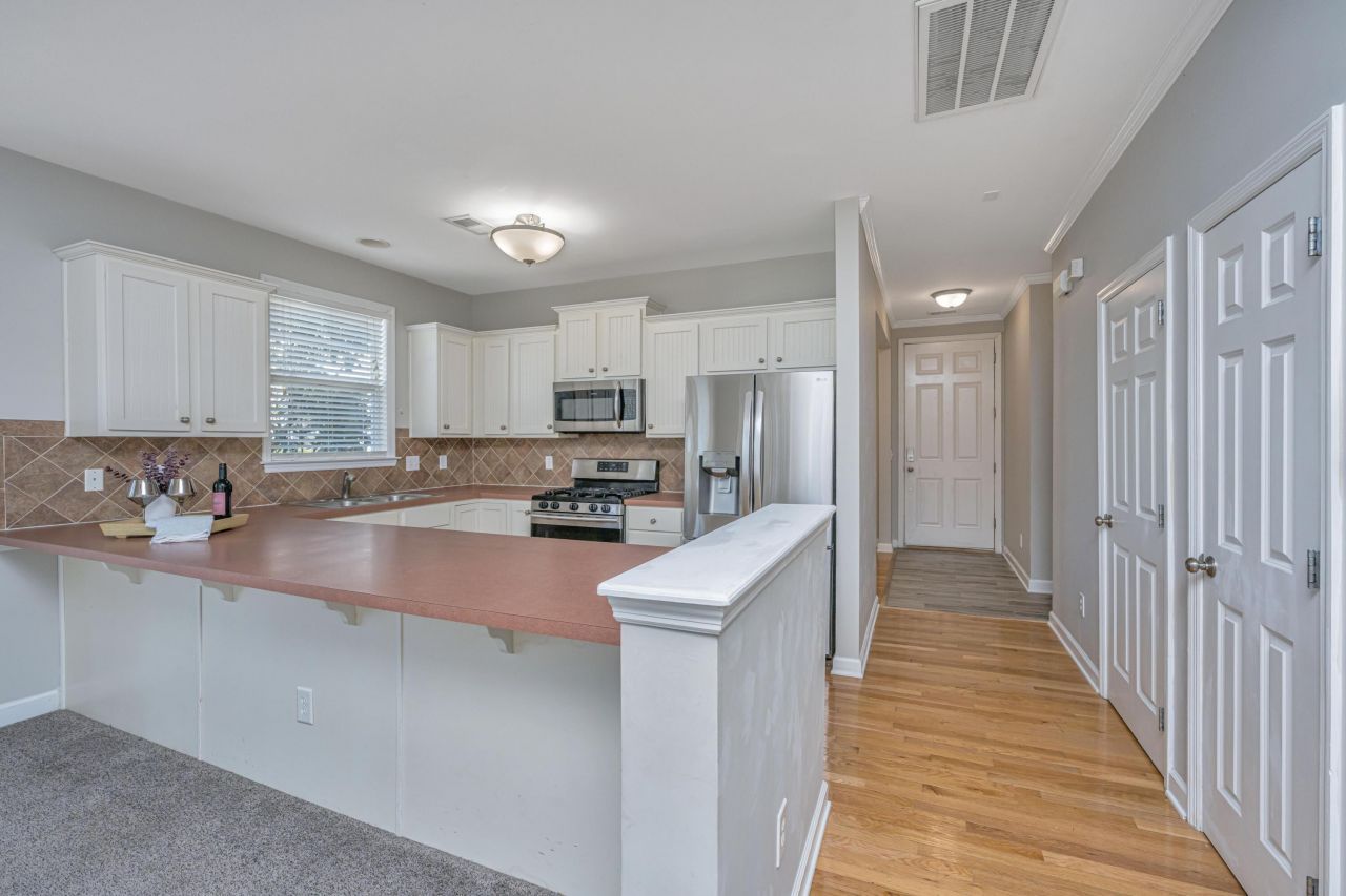 3004 Treadwell Street Photo 10