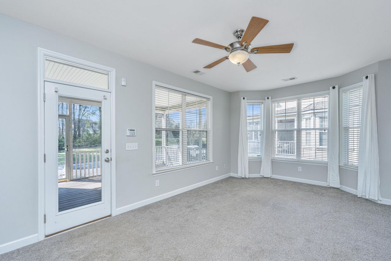 3004 Treadwell Street Photo 11