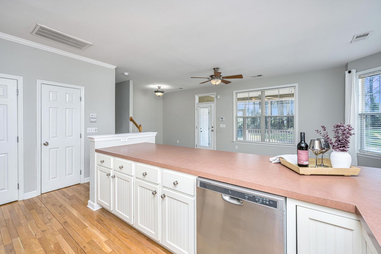 3004 Treadwell Street Photo 18