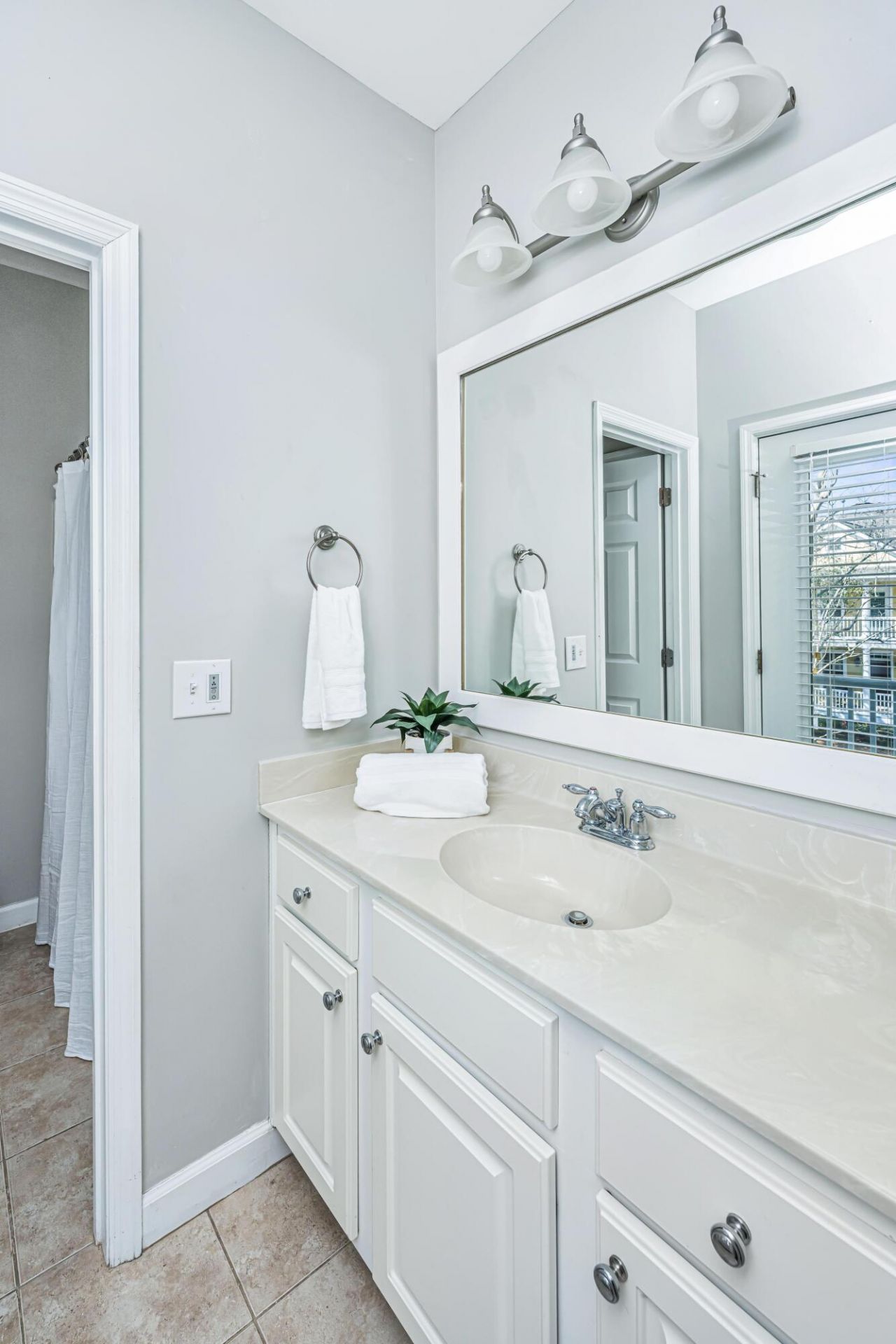 3004 Treadwell Street Photo 23