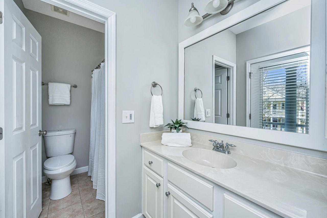 3004 Treadwell Street Photo 24