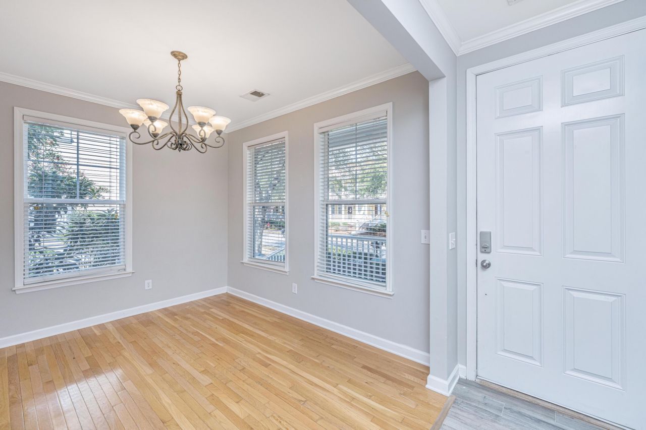 3004 Treadwell Street Photo 6