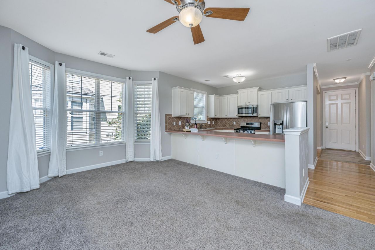 3004 Treadwell Street Photo 9