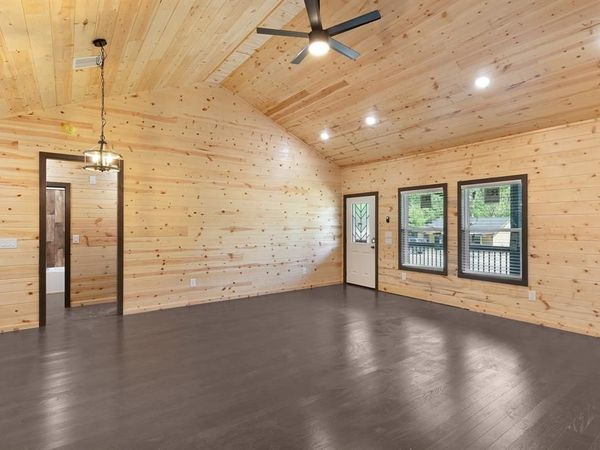 905 N Walnut Street , Winnsboro, TX 75494