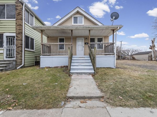 36 E Charlotte Avenue, Ecorse, MI 48229