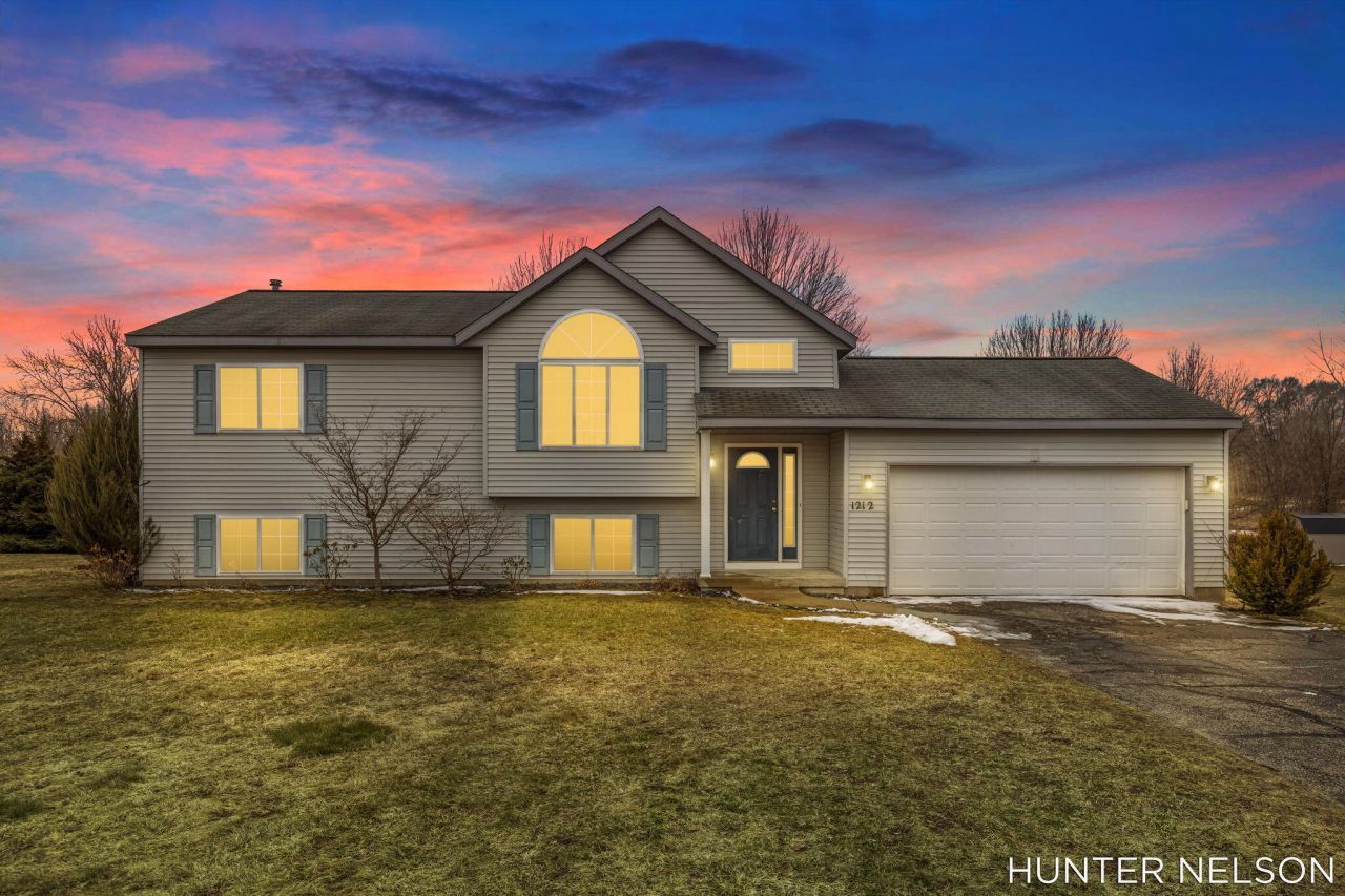 1212 South Hill Drive Nw, Sparta, MI 49345 Main Photo