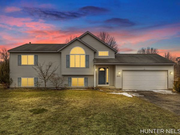 1212 South Hill Drive NW, Sparta, MI 49345