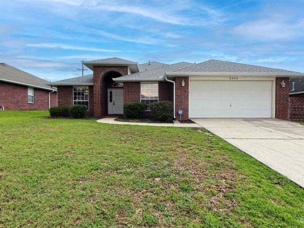 6462 Sarasota St, Pensacola, FL 32526