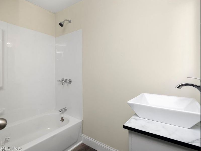 303 Delamere Road , Vermilion, OH 44089 Photo 12