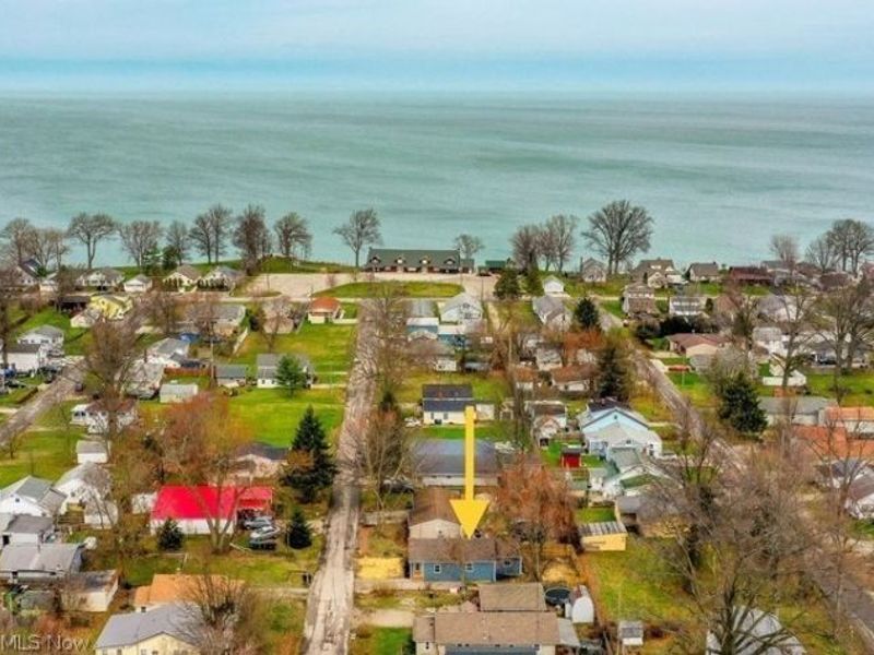 303 Delamere Road , Vermilion, OH 44089 Photo 2