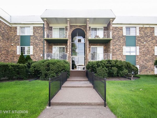 1619 N Windsor Drive, Unit 310, Arlington Heights, IL 60004