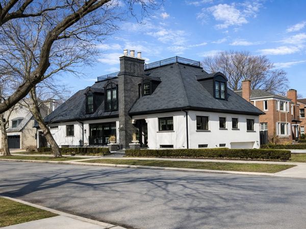 6227 N Sauganash Avenue, Chicago, IL 60646