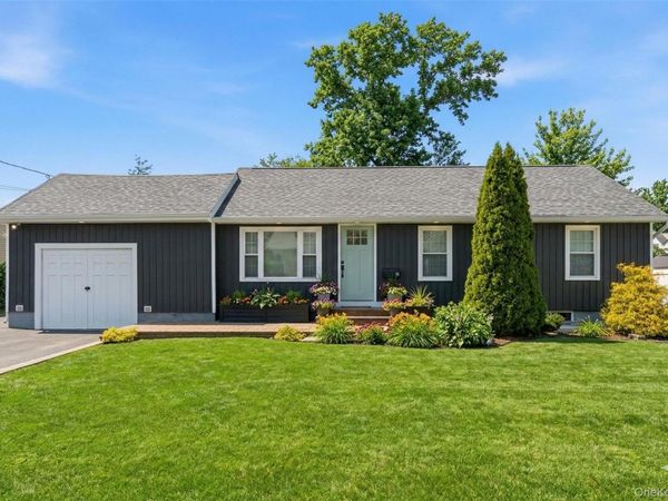 9 Hinton Avenue, Babylon, NY 11702