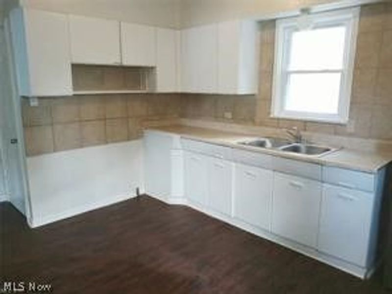 12516 Cornado Avenue, Cleveland, OH 44108 Photo 16