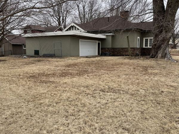 528 W Pershing Drive, Brooklyn, IA 52211