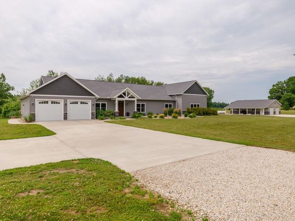 1518 M Drive S, East Leroy, MI 49051