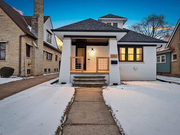 1952 N 86TH STREET, Wauwatosa, WI 53226