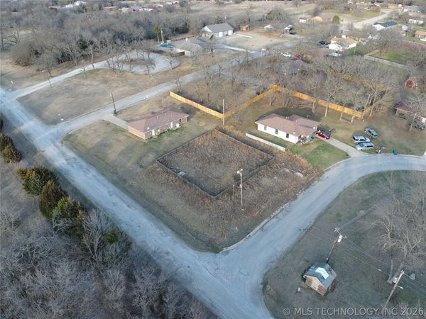 2213 Burkdoll Road , Pawnee, OK 74058