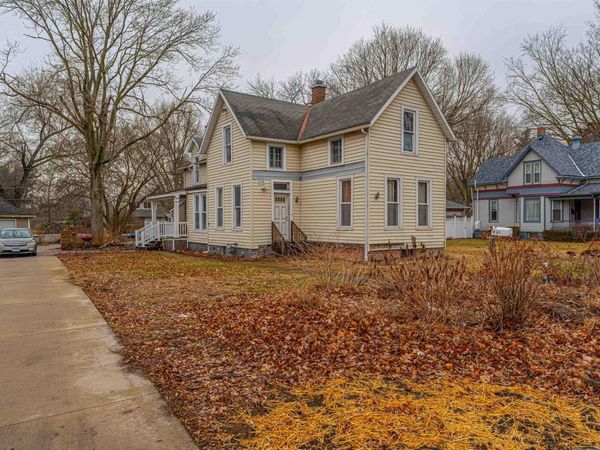 435 N UNION Street, Lincoln, IL 62656