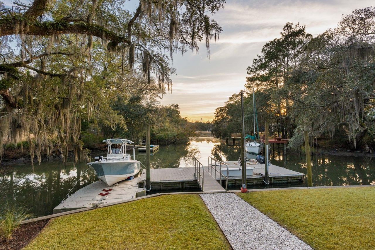 319 Hobcaw Drive Photo 10