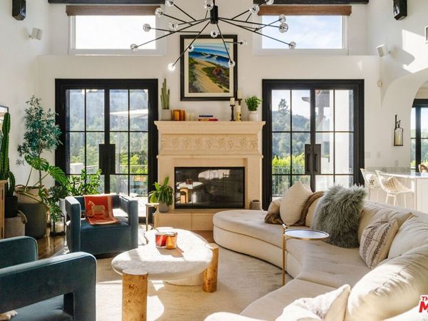 13551 Cheltenham Drive, Sherman Oaks, CA 91423