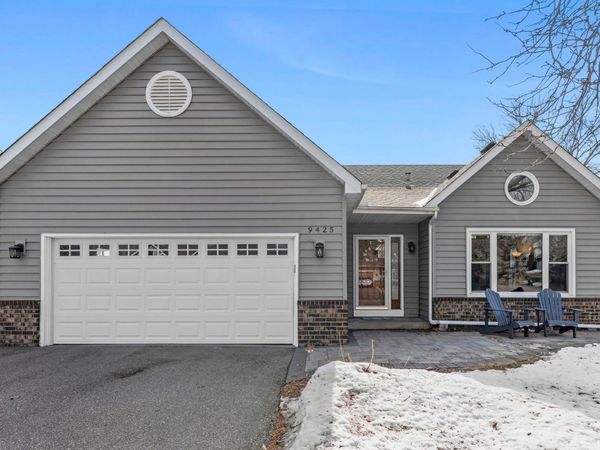 9425 Barrington Road, Woodbury, MN 55125