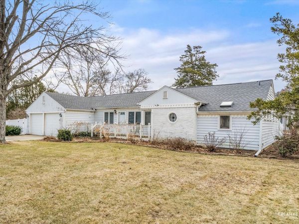 27W347 Washington Avenue , Winfield, IL 60190