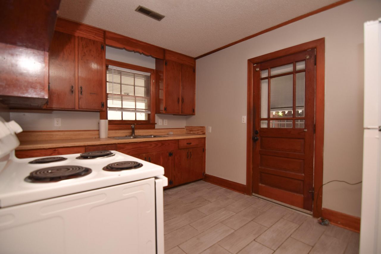 4317 Whitney Drive Photo 4