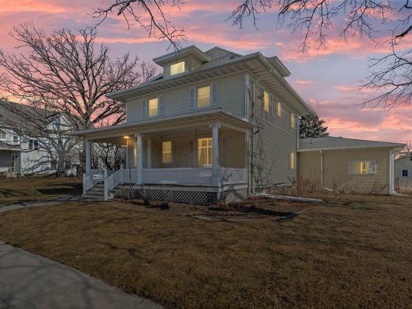 621 6th Street , Nevada, IA 50201