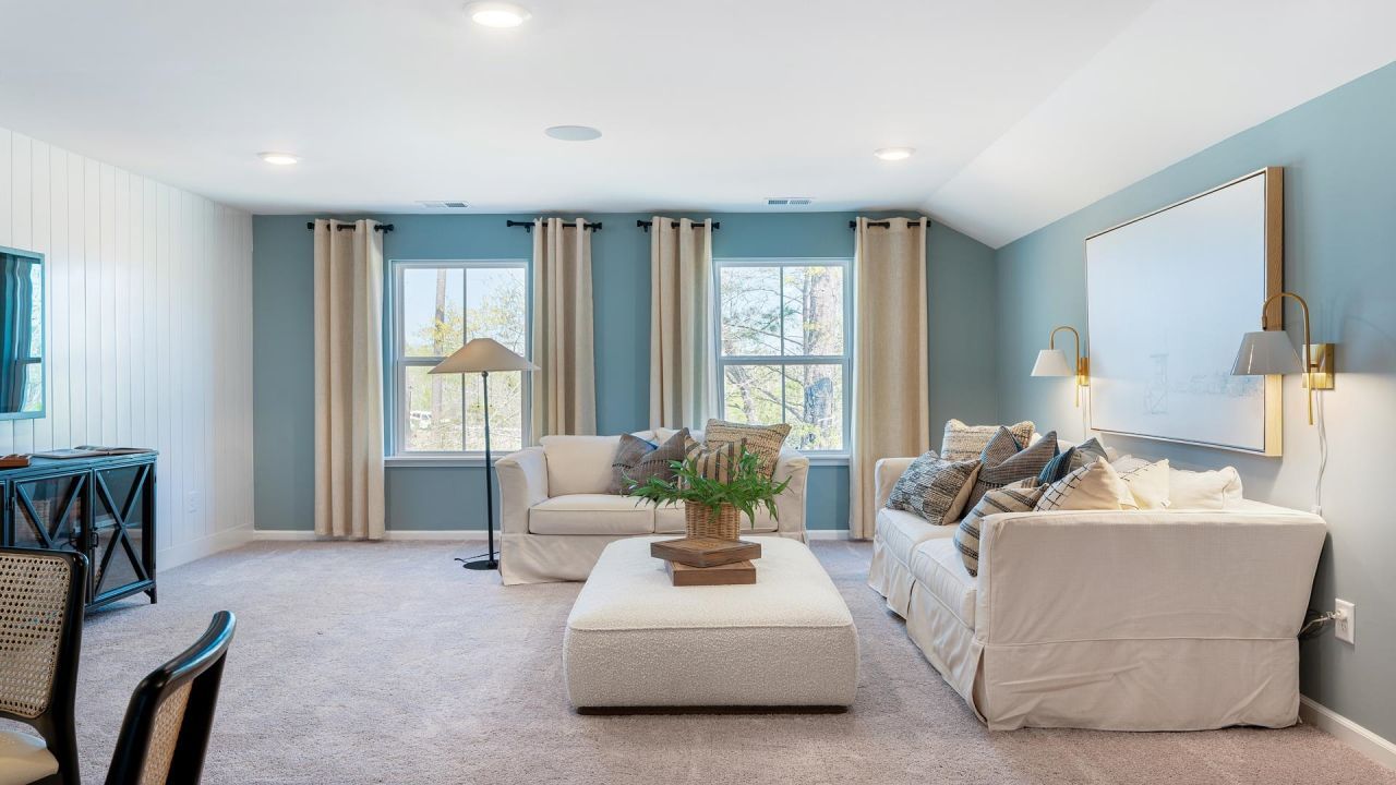 747 Sun Colony Blvd. Photo 4