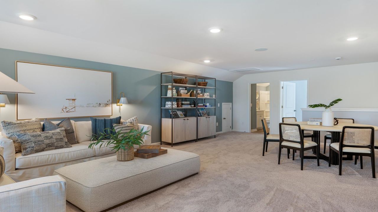 747 Sun Colony Blvd. Photo 5