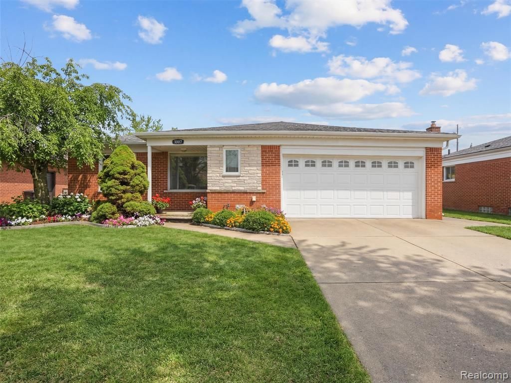 7697 Carrousel Boulevard, Westland, MI 48185 Main Photo