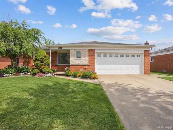 7697 Carrousel Boulevard, Westland, MI 48185