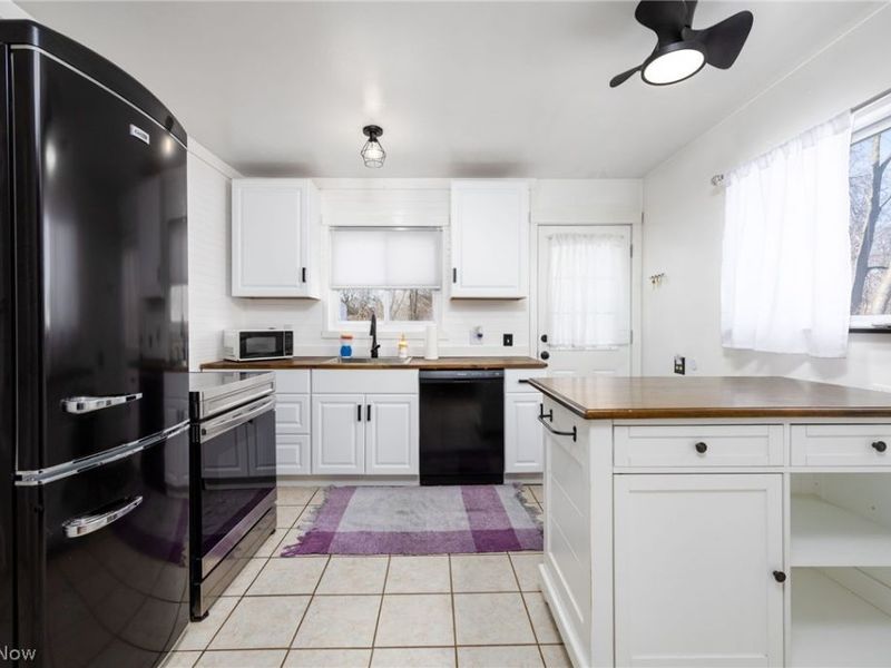 894 Argonne Avenue , Akron, OH 44310 Photo 8