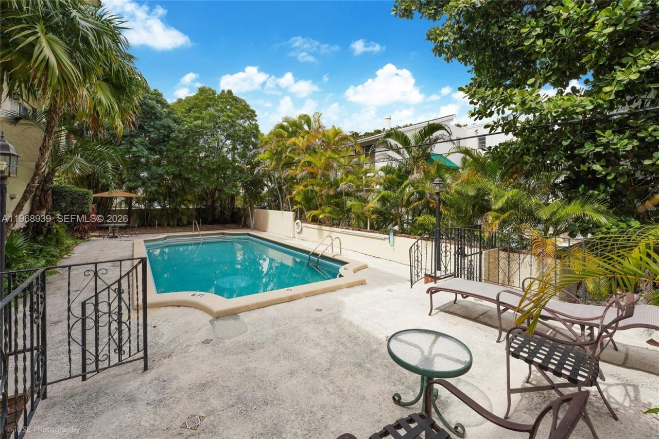 411 Anastasia Ave , Unit 303, Coral Gables, FL 33134 Photo
