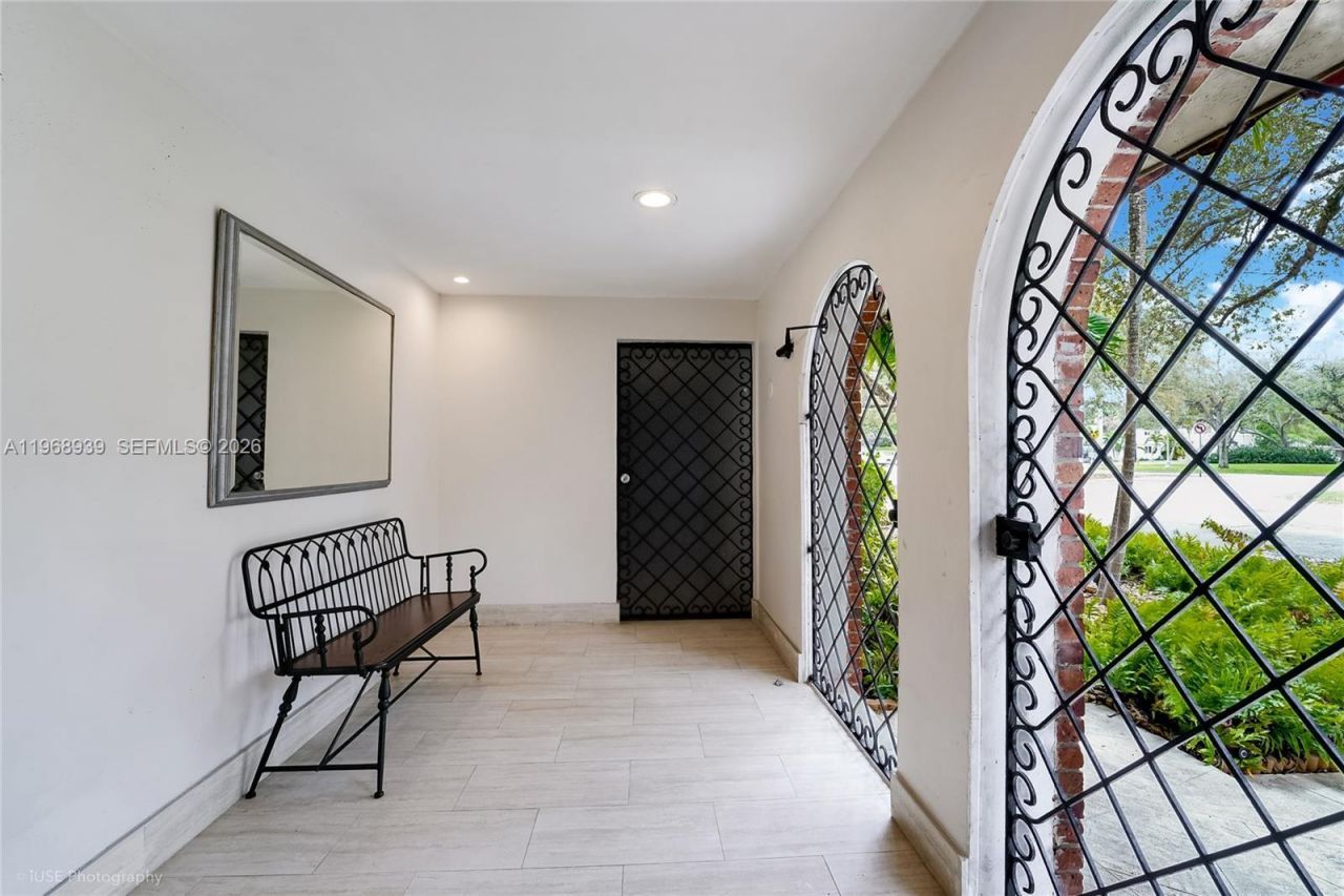 411 Anastasia Ave , Unit 303, Coral Gables, FL 33134 Photo