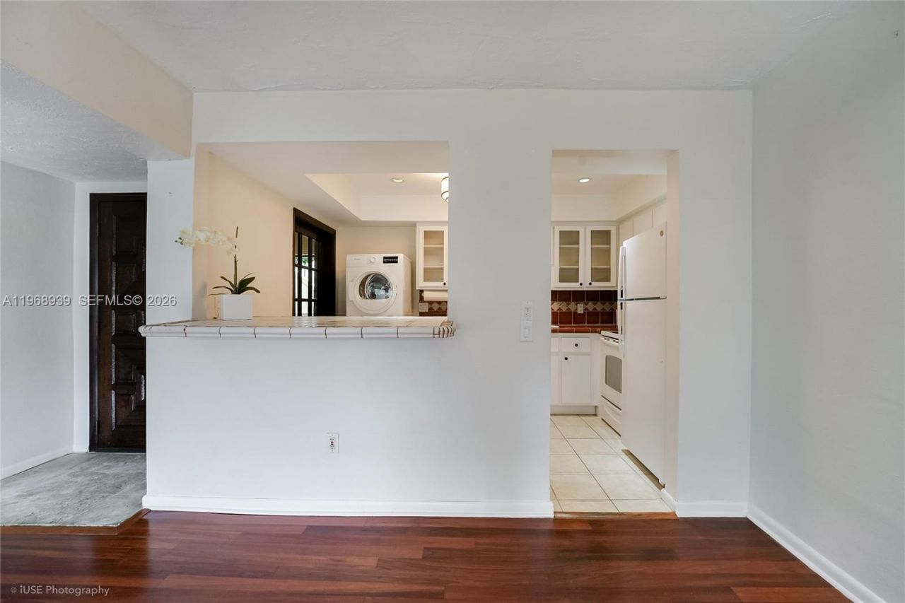 411 Anastasia Ave , Unit 303, Coral Gables, FL 33134 Photo