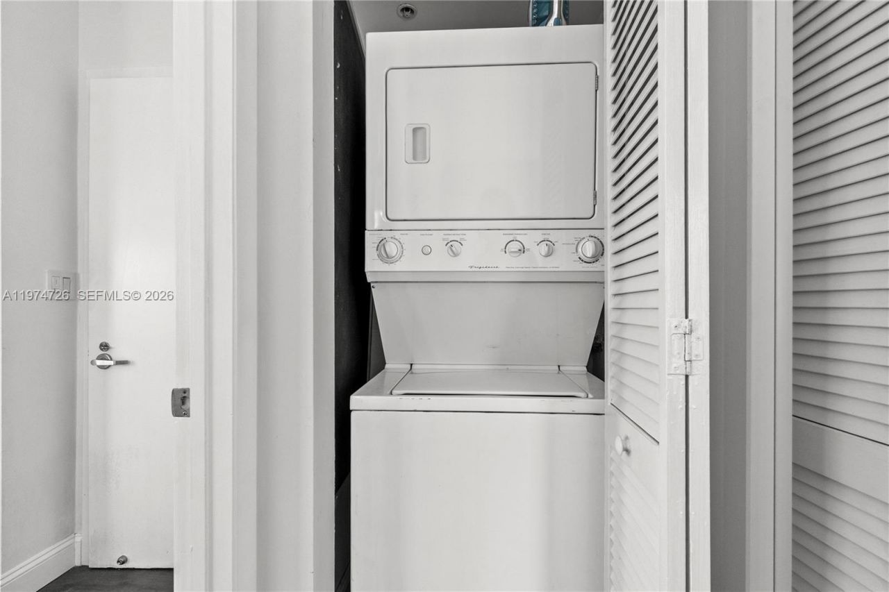 435 21st St, Unit 318, Miami Beach, FL 33139 Photo