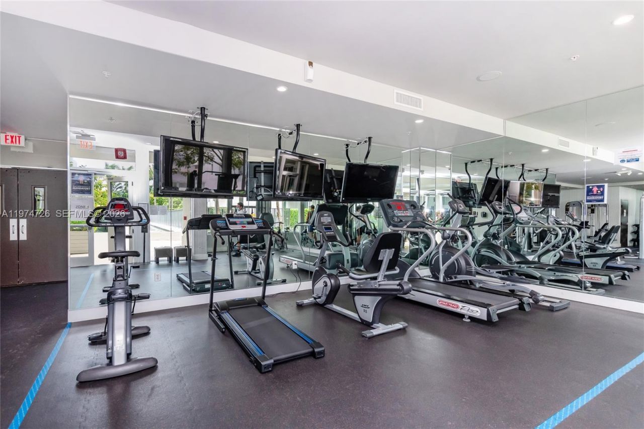 435 21st St, Unit 318, Miami Beach, FL 33139 Photo