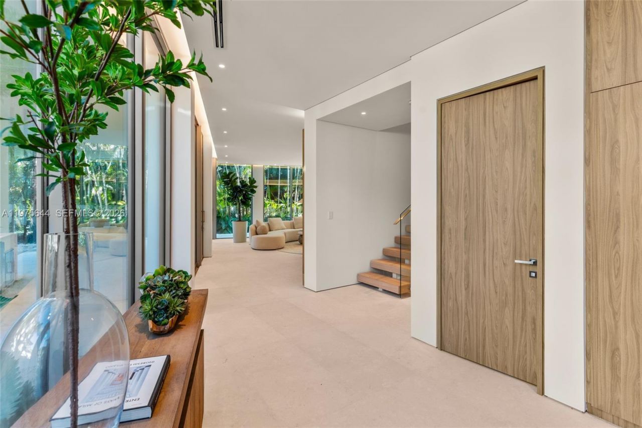 1616 Onaway Dr, Miami, FL 33133 Photo