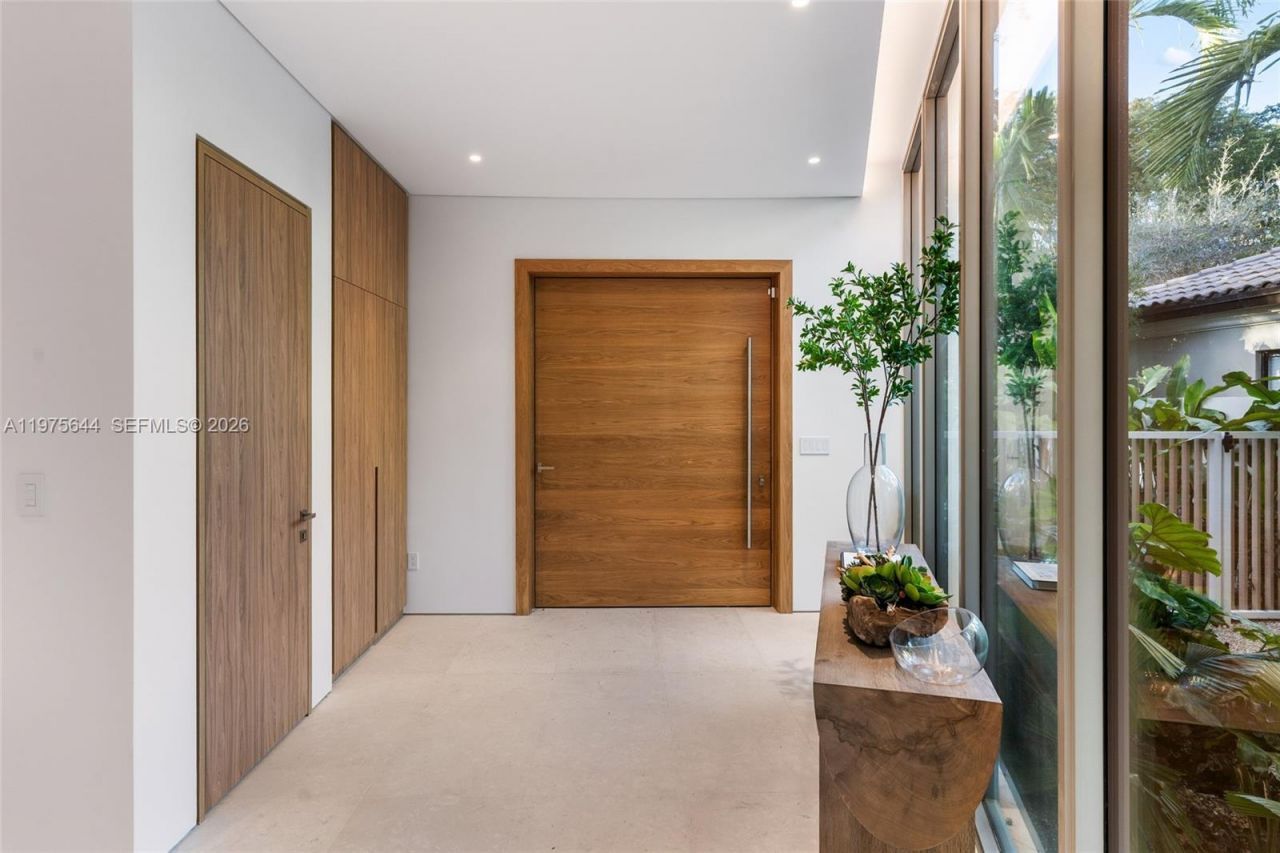 1616 Onaway Dr, Miami, FL 33133 Photo