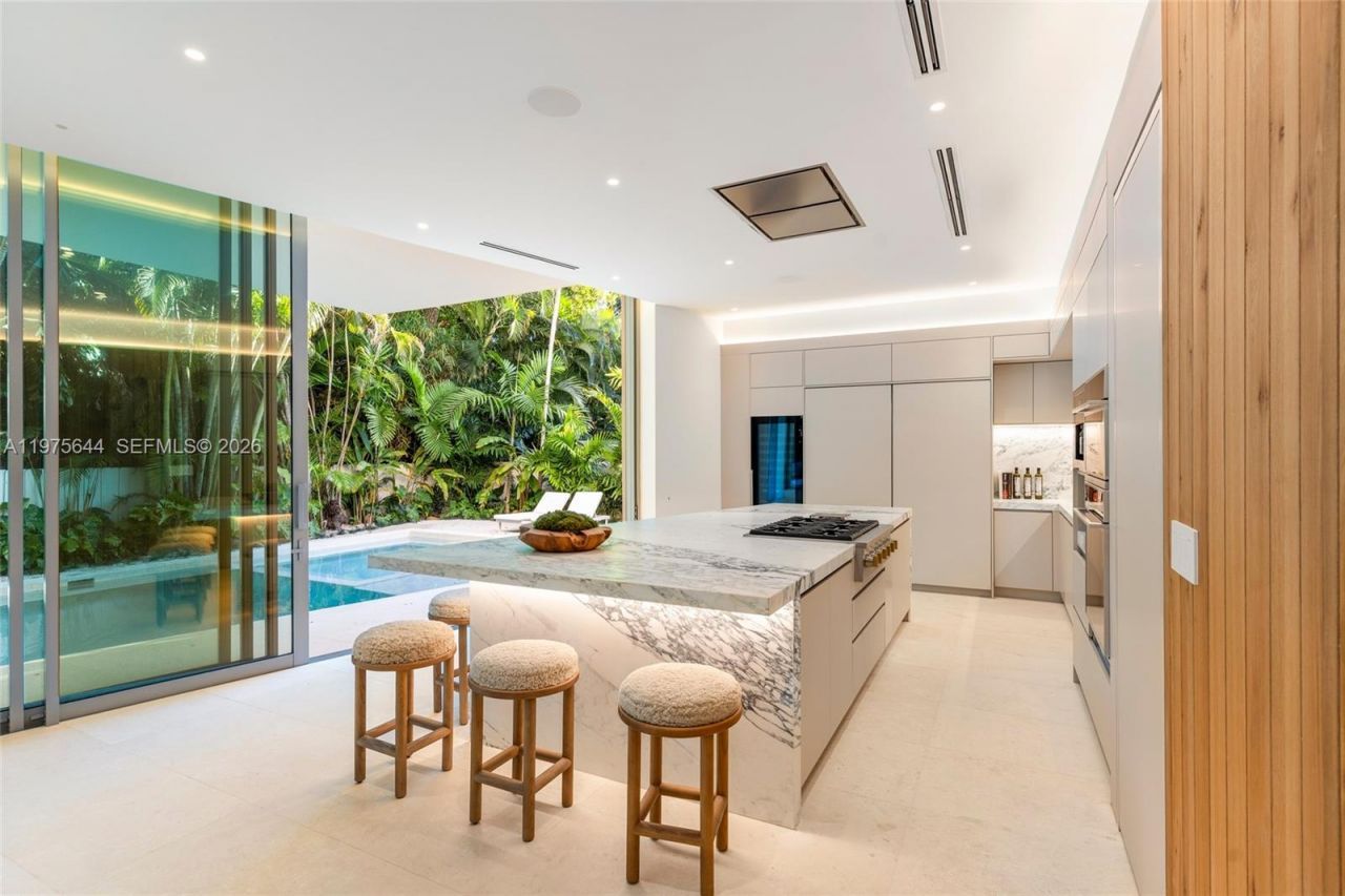 1616 Onaway Dr, Miami, FL 33133 Photo