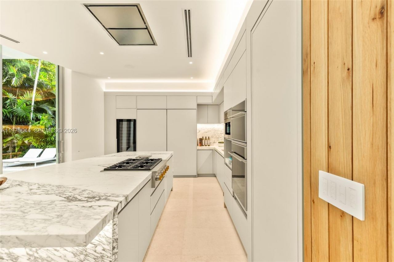 1616 Onaway Dr, Miami, FL 33133 Photo