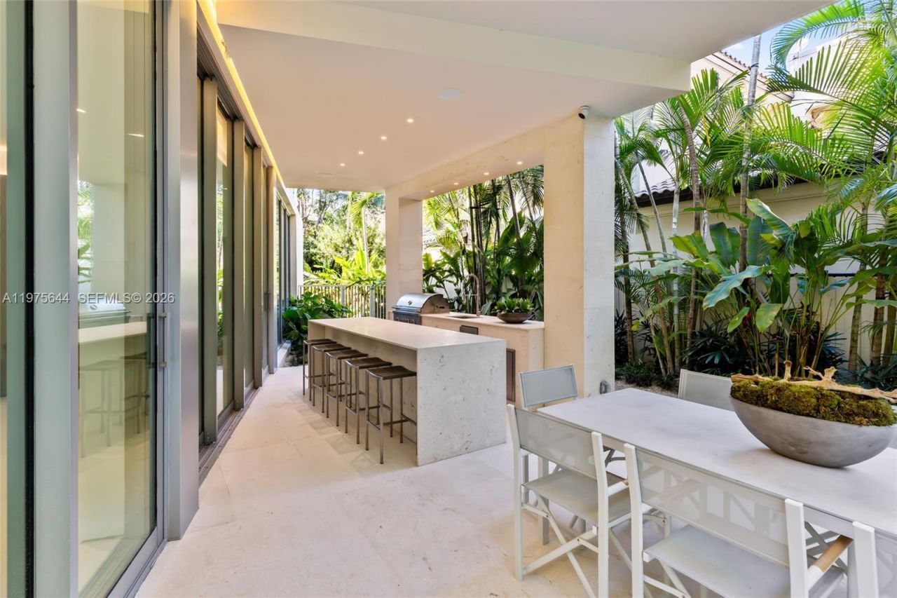 1616 Onaway Dr, Miami, FL 33133 Photo