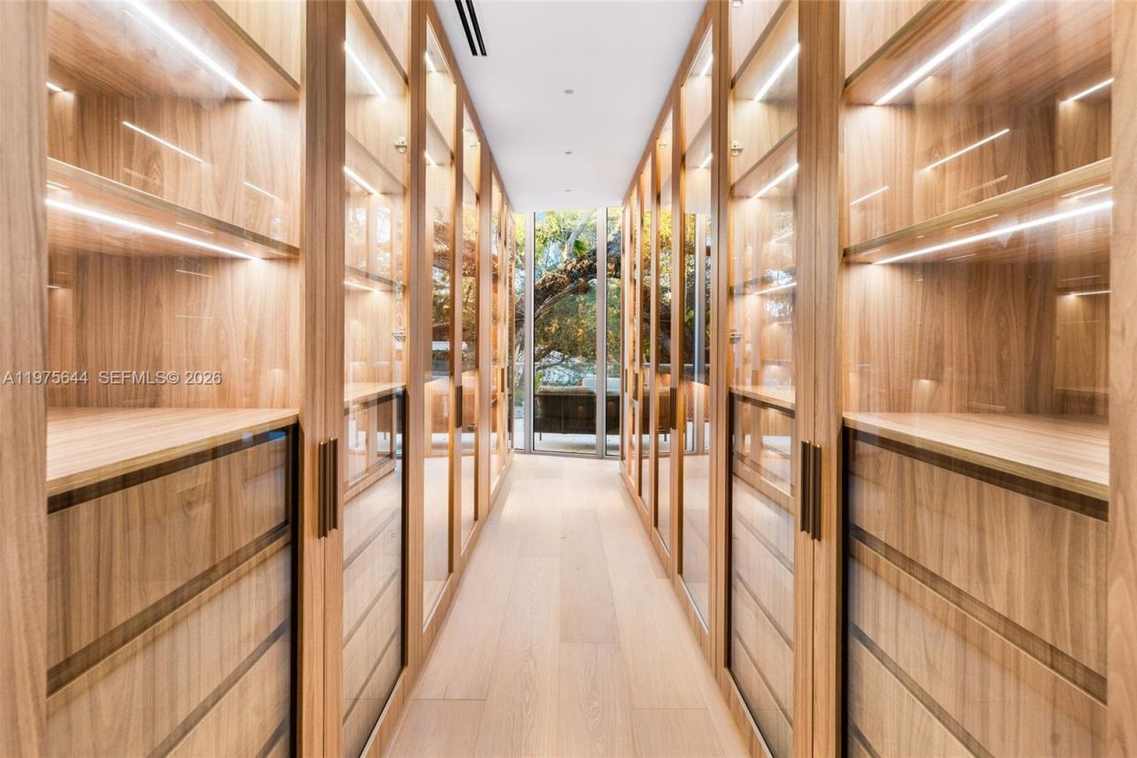 1616 Onaway Dr, Miami, FL 33133 Photo