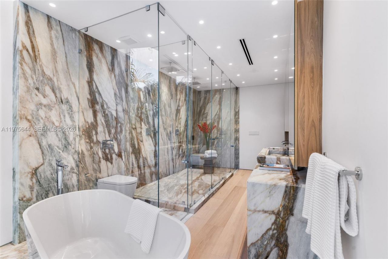 1616 Onaway Dr, Miami, FL 33133 Photo