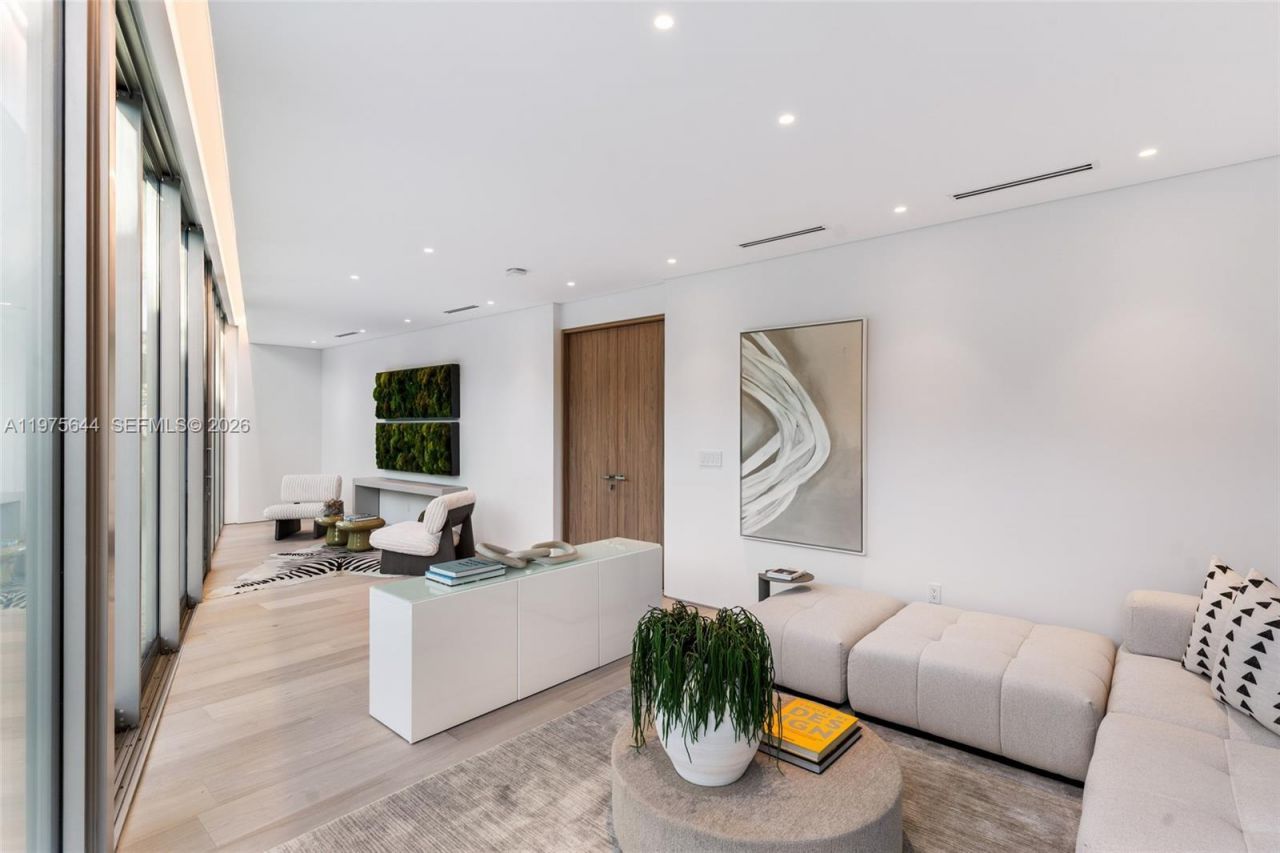 1616 Onaway Dr, Miami, FL 33133 Photo